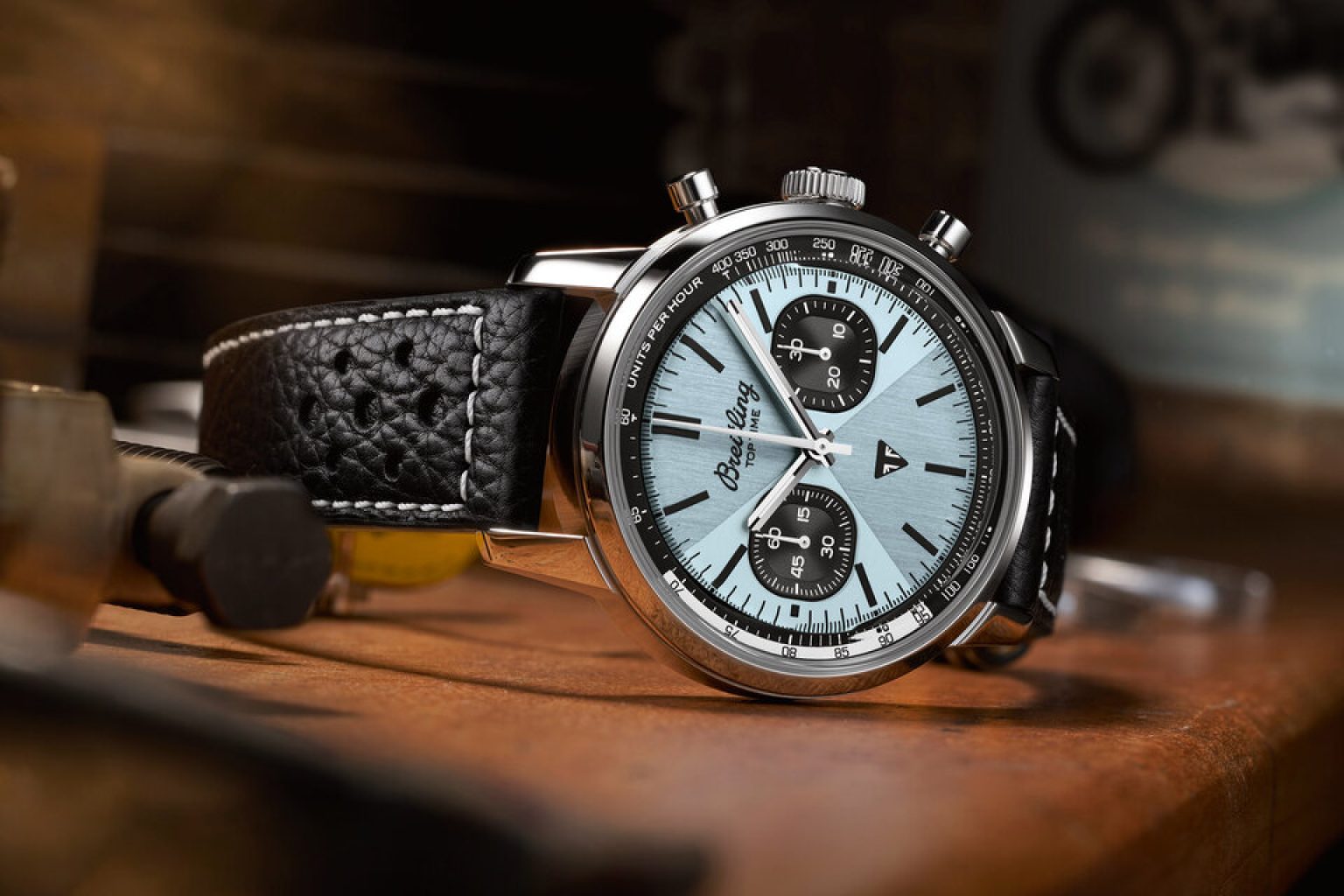 Breitling Top Time Deus dan Top Time Triumph Hadir dengan Pembaruan Desain dan Teknis